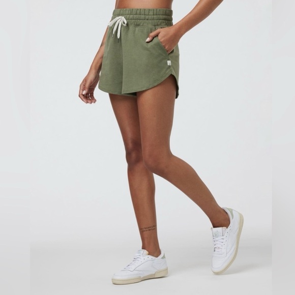 Vuori Pants - NWOT Vuori Women”s Halo Performance shorts 2.0 | Dark Metal Heathered Green